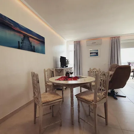 公寓 Elegant And Spacious With Sea Vieuw